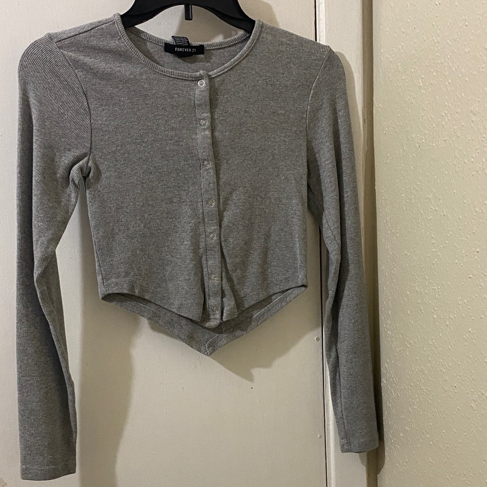 Forever 21 Gray Cropped Button-Up Long Sleeve Top